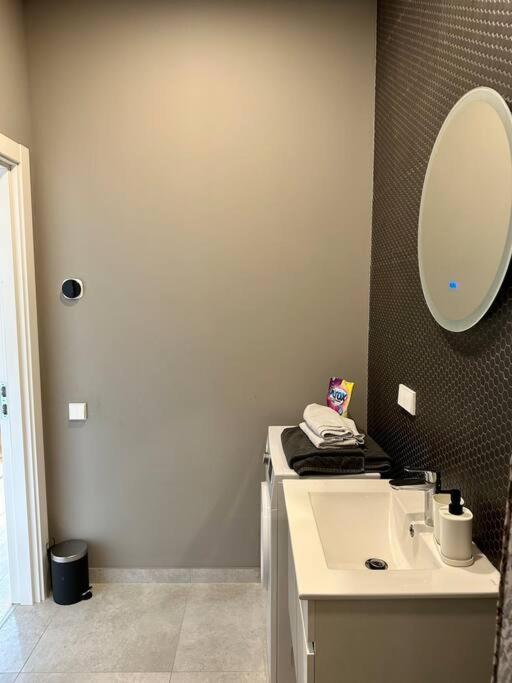 Modern Central Apartment Riga Retreat Extérieur photo